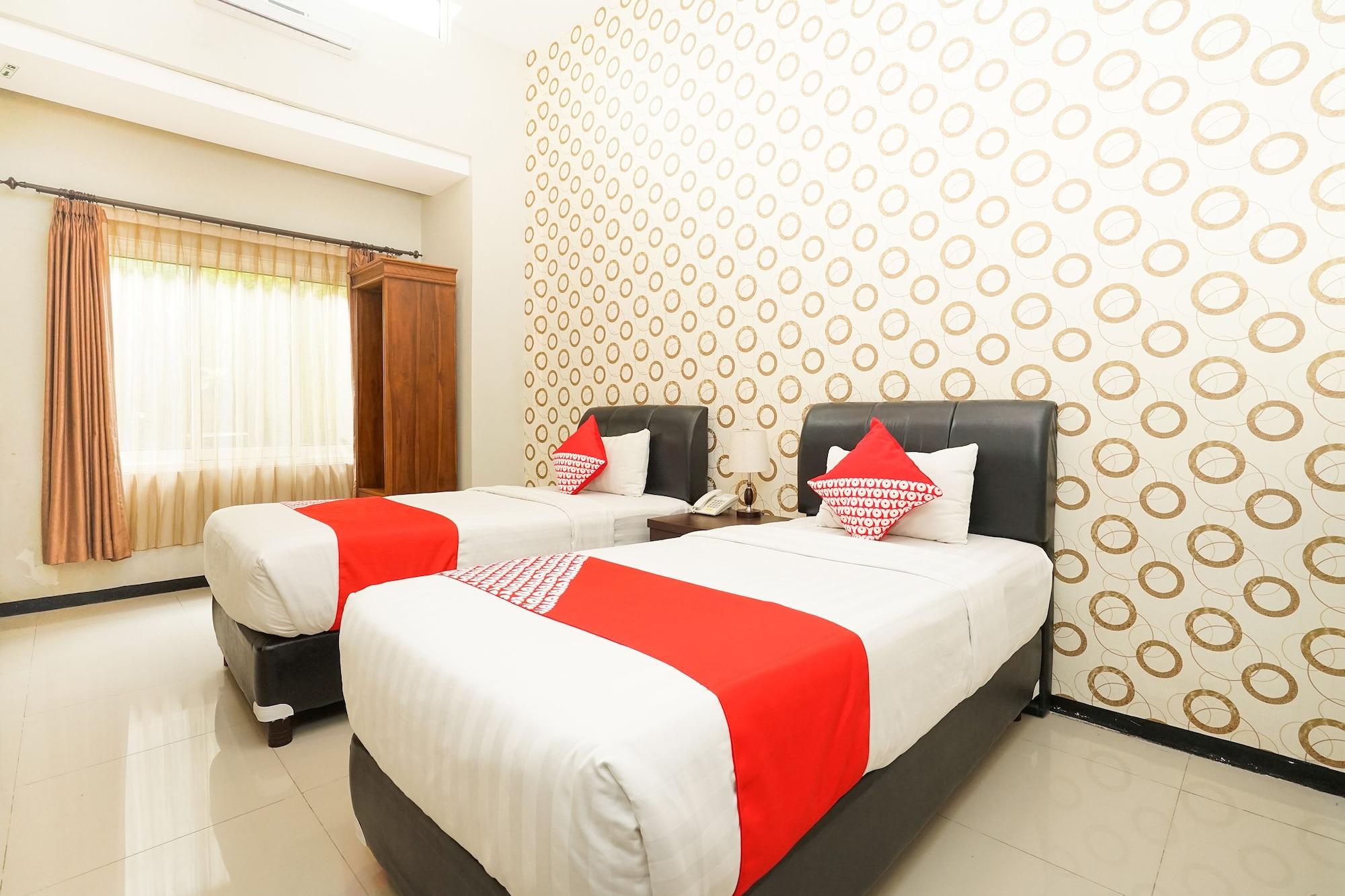 Oyo 282 Putri Utari Residence Маланг Екстериор снимка