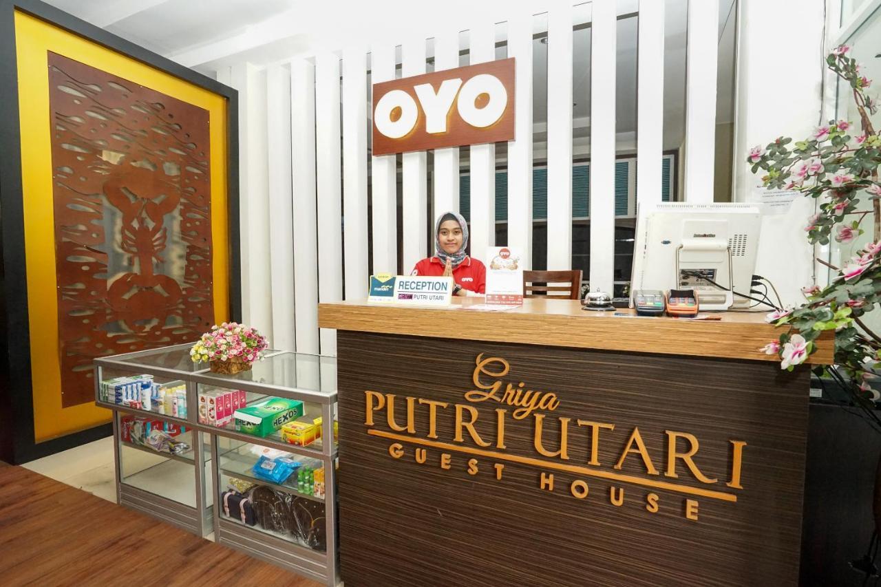 Oyo 282 Putri Utari Residence Маланг Екстериор снимка