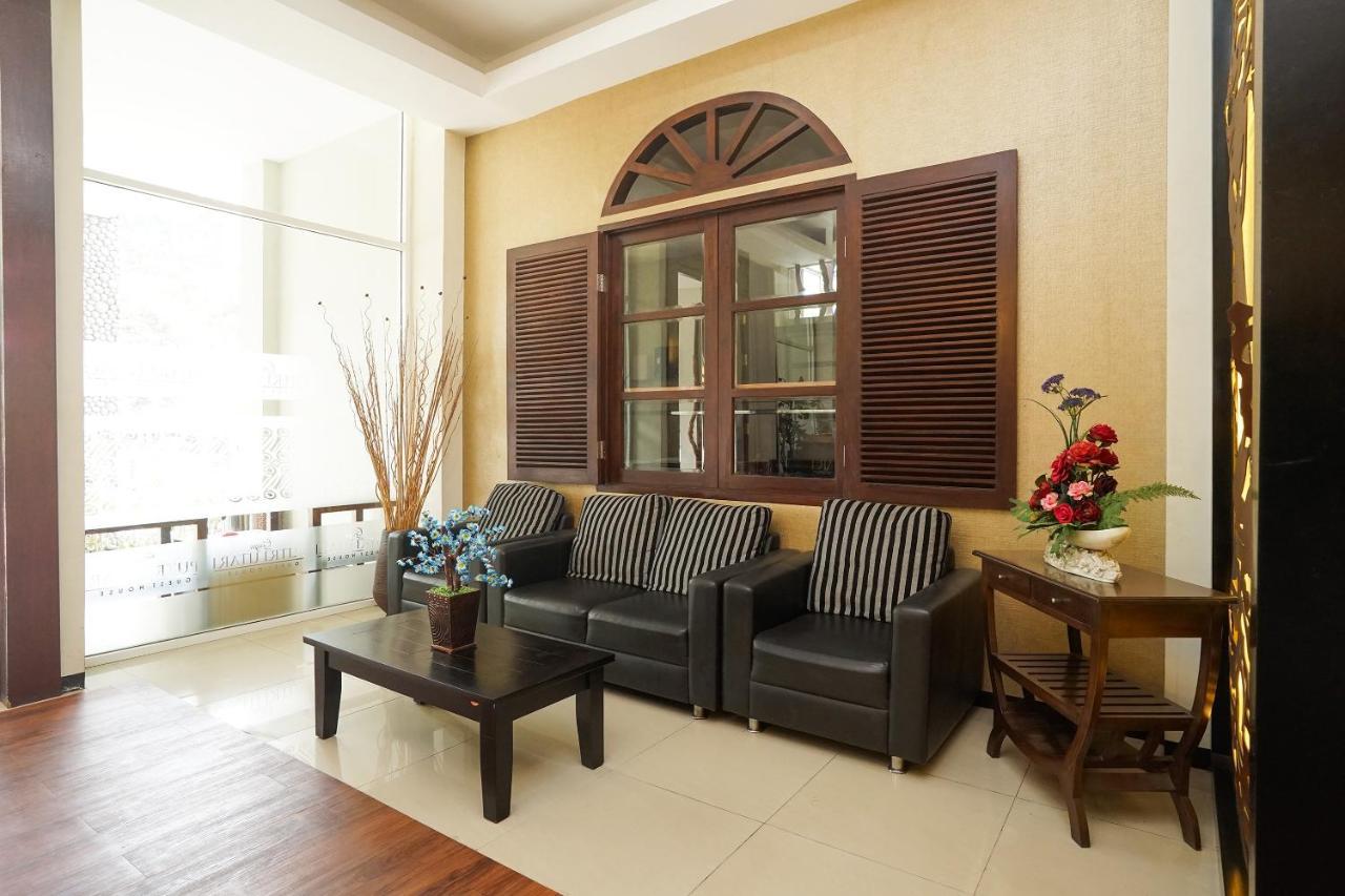 Oyo 282 Putri Utari Residence Маланг Екстериор снимка