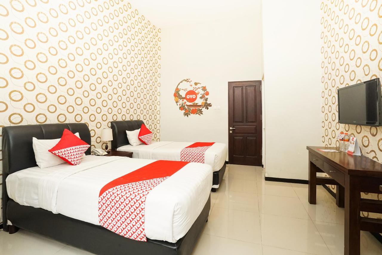 Oyo 282 Putri Utari Residence Маланг Екстериор снимка