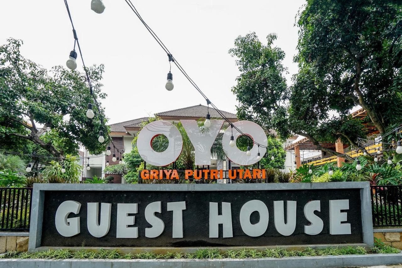 Oyo 282 Putri Utari Residence Маланг Екстериор снимка