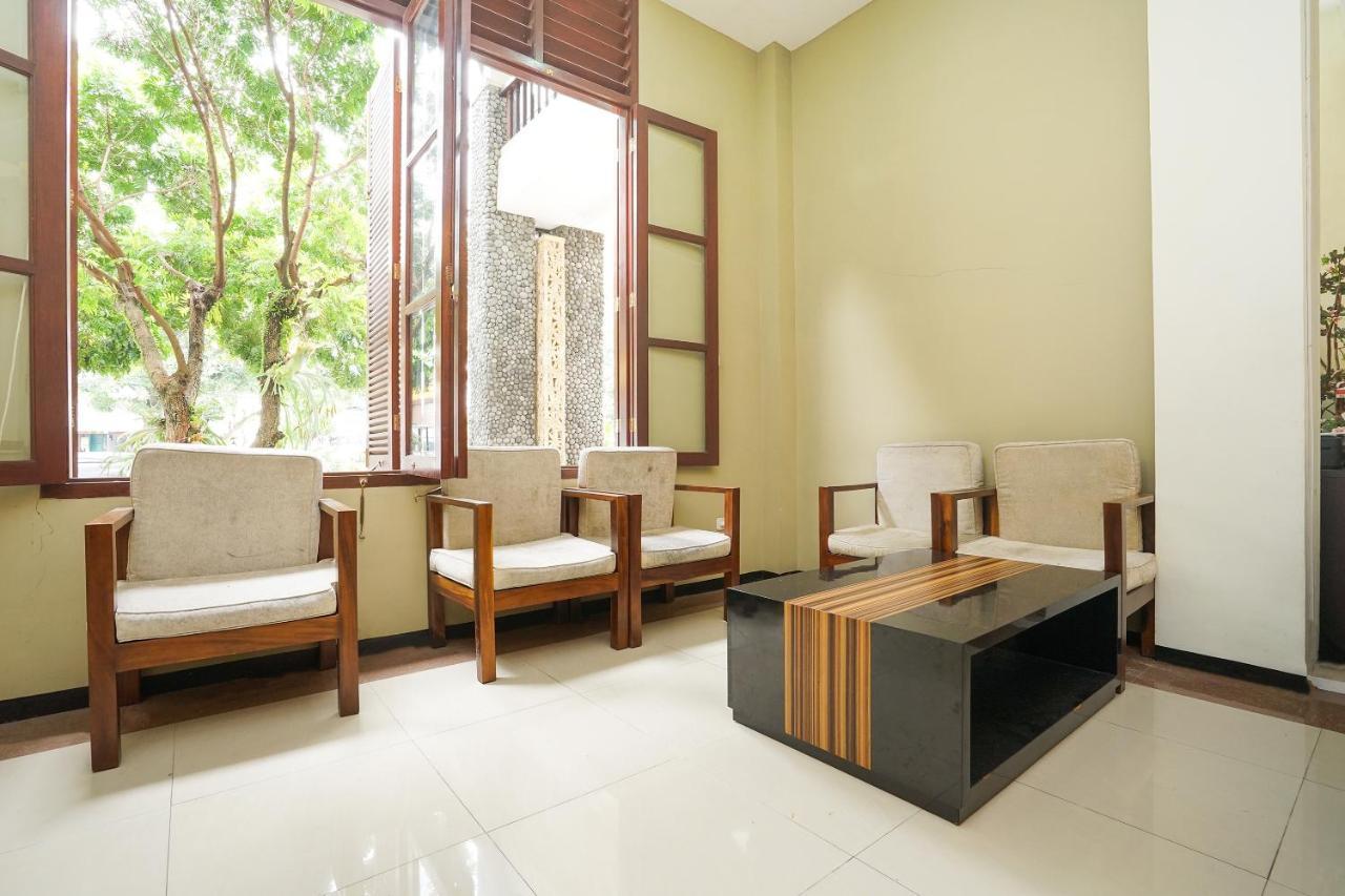 Oyo 282 Putri Utari Residence Маланг Екстериор снимка
