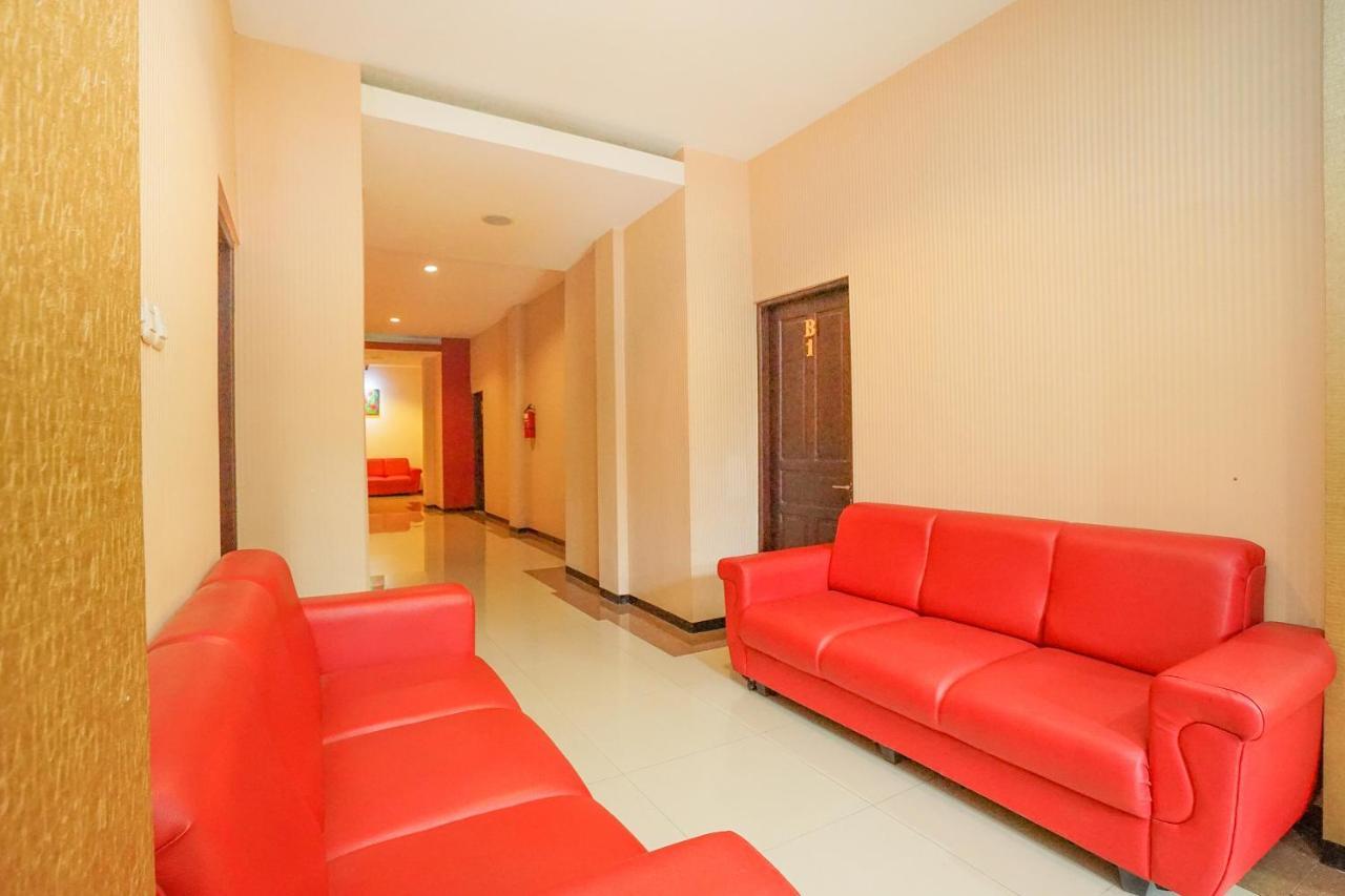Oyo 282 Putri Utari Residence Маланг Екстериор снимка