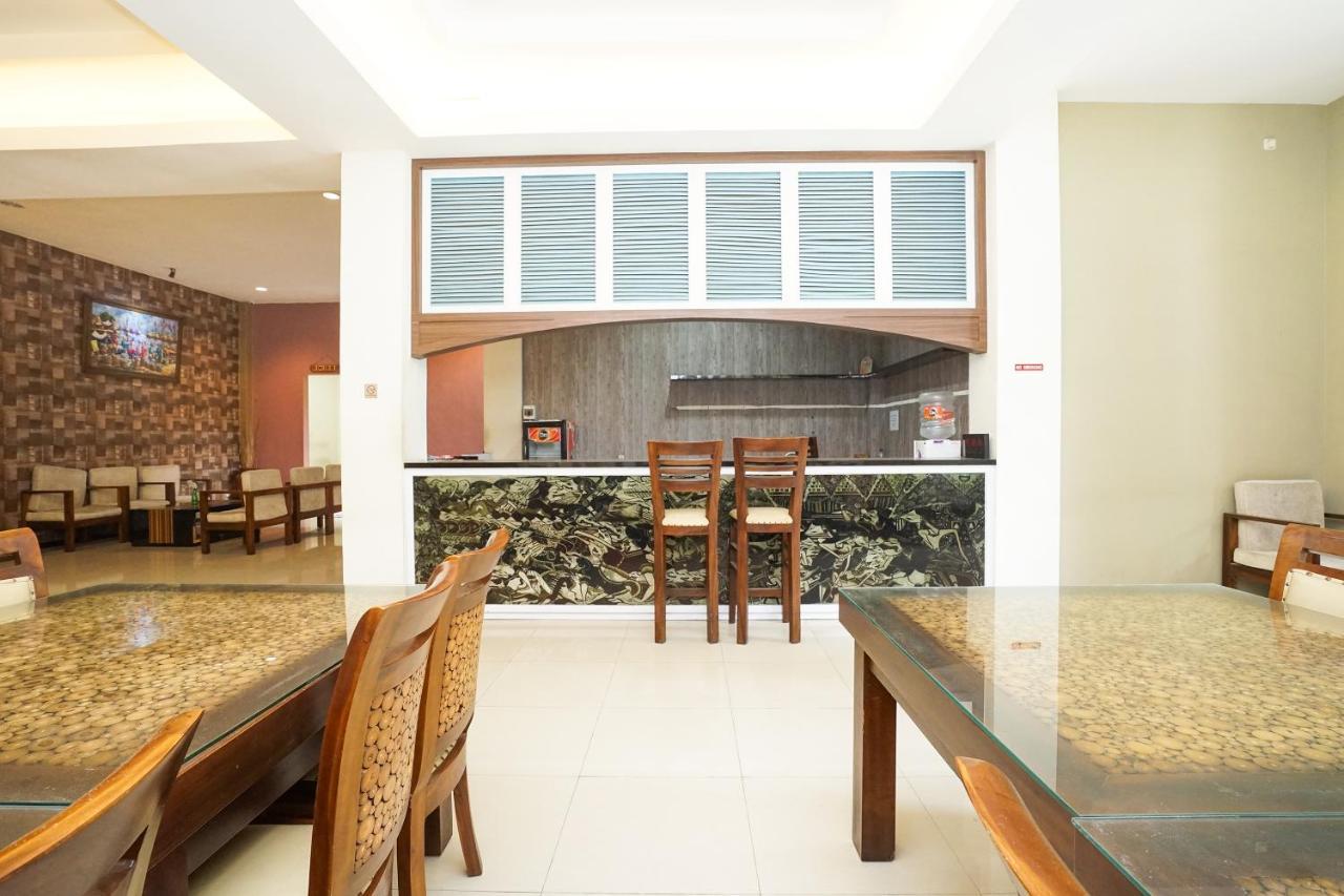 Oyo 282 Putri Utari Residence Маланг Екстериор снимка